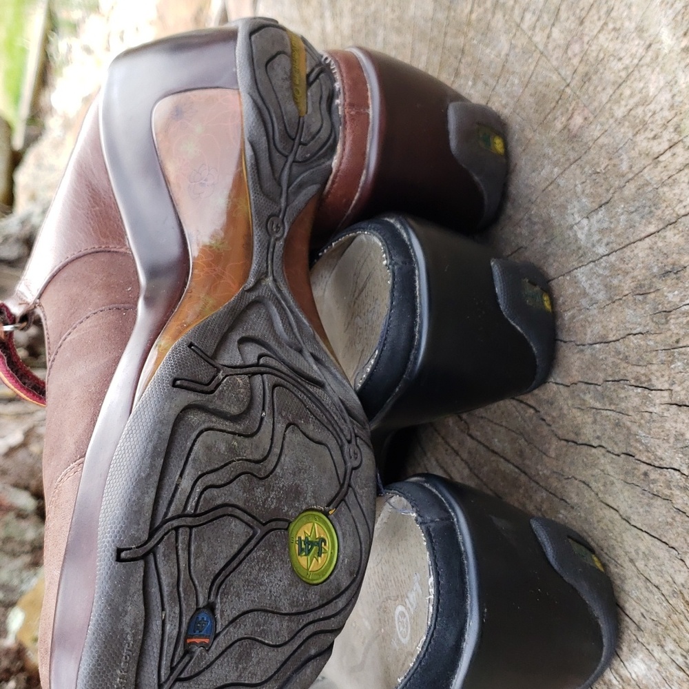 2 Pair J41 Leather Shoes Labeled Size 8.5 Runs Small - Picture 10 of 10